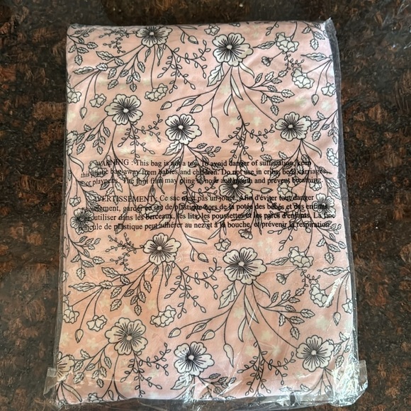 Badgley Mischka Pink Floral Pajama Set - Picture 3 of 3